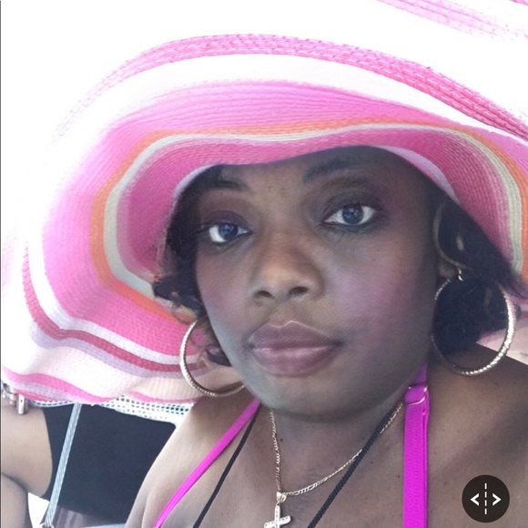 Meet your Posher, Lisa - Picture 1 of 1